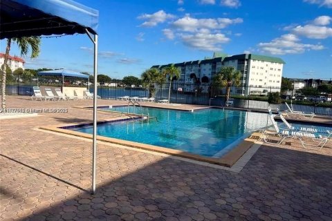 Copropriété à vendre à Lauderhill, Floride: 1 chambre, 86.21 m2 № 1983258 - photo 1