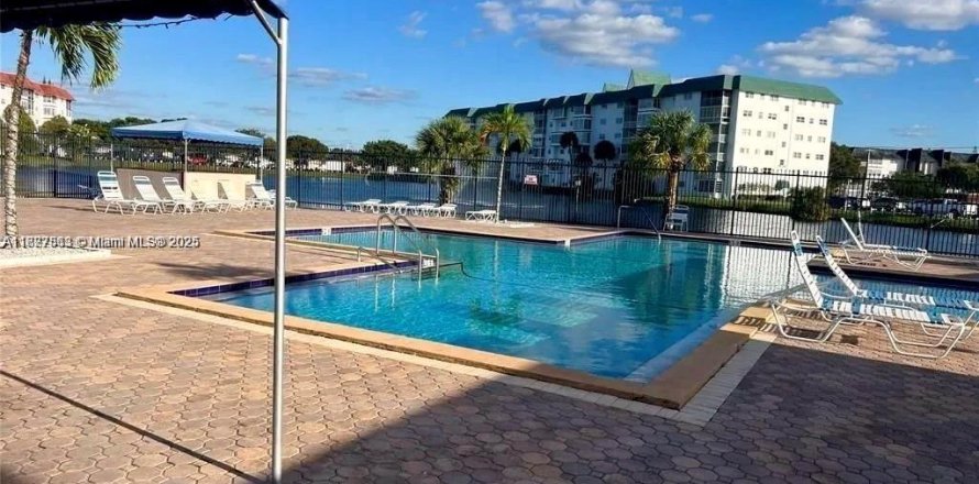 Condo à Lauderhill, Floride, 1 chambre  № 1983258