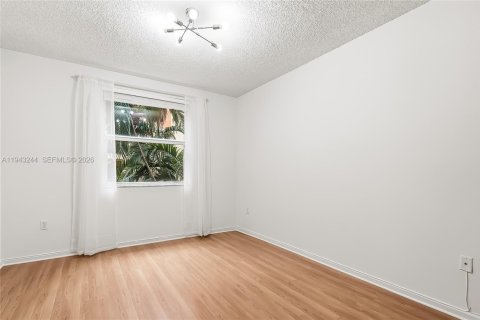 Condo in Sunny Isles Beach, Florida, 1 bedroom  № 2003402 - photo 12