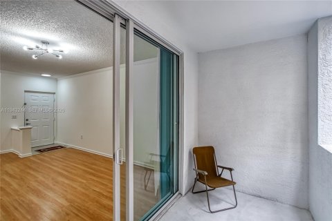 Condo in Sunny Isles Beach, Florida, 1 bedroom  № 2003402 - photo 18