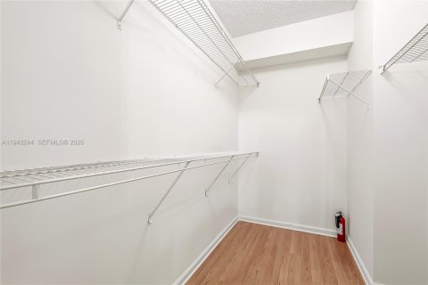 Condo in Sunny Isles Beach, Florida, 1 bedroom  № 2003402 - photo 14