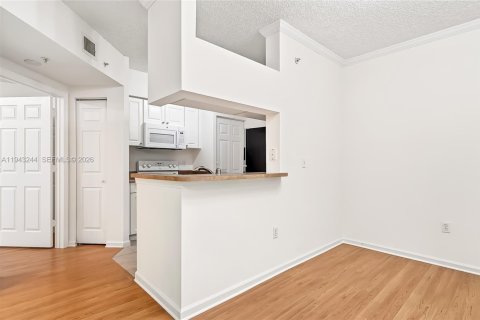 Condo in Sunny Isles Beach, Florida, 1 bedroom  № 2003402 - photo 5