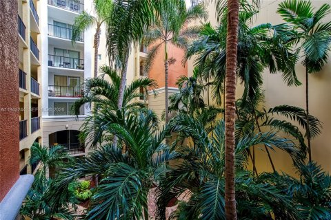 Condo in Sunny Isles Beach, Florida, 1 bedroom  № 2003402 - photo 20