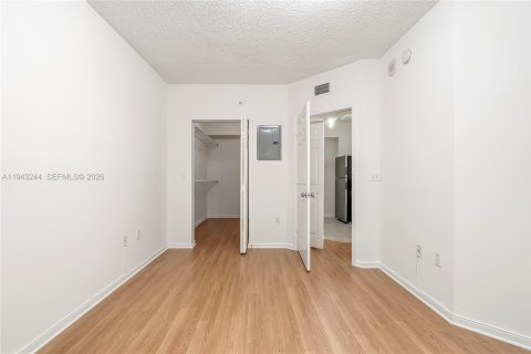 Condo in Sunny Isles Beach, Florida, 1 bedroom  № 2003402 - photo 13