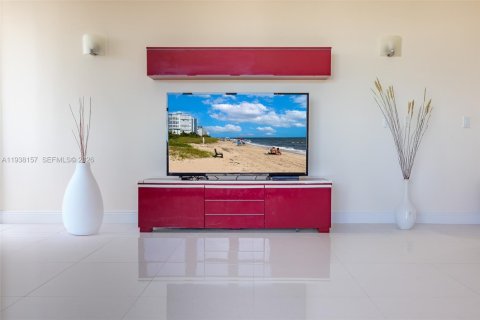 Condo in Lauderdale-by-the-Sea, Florida, 2 bedrooms  № 2003730 - photo 14