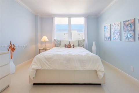 Condo in Lauderdale-by-the-Sea, Florida, 2 bedrooms  № 2003730 - photo 16