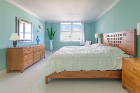 Condo in Lauderdale-by-the-Sea, Florida, 2 bedrooms  № 2003730 - photo 21