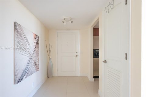 Condo in Lauderdale-by-the-Sea, Florida, 2 bedrooms  № 2003730 - photo 23