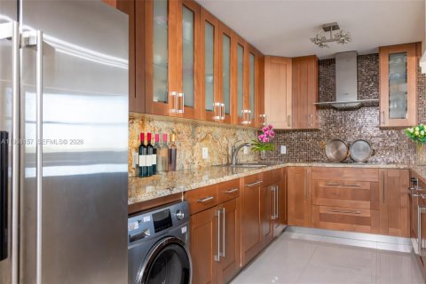 Condo in Lauderdale-by-the-Sea, Florida, 2 bedrooms  № 2003730 - photo 8