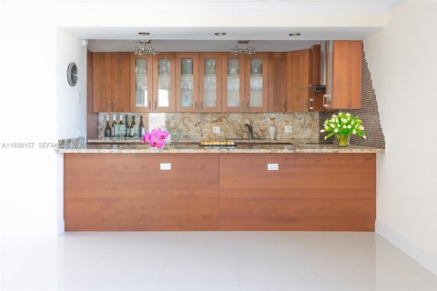 Condo in Lauderdale-by-the-Sea, Florida, 2 bedrooms  № 2003730 - photo 9