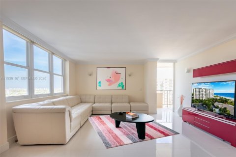 Condo in Lauderdale-by-the-Sea, Florida, 2 bedrooms  № 2003730 - photo 4