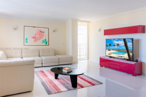 Condo in Lauderdale-by-the-Sea, Florida, 2 bedrooms  № 2003730 - photo 5