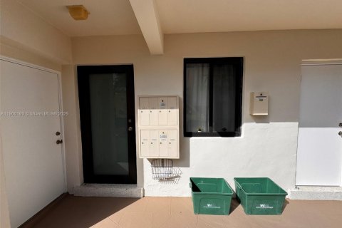 Apartment in Coral Gables, Florida 1 bedroom № 1952676 - photo 13