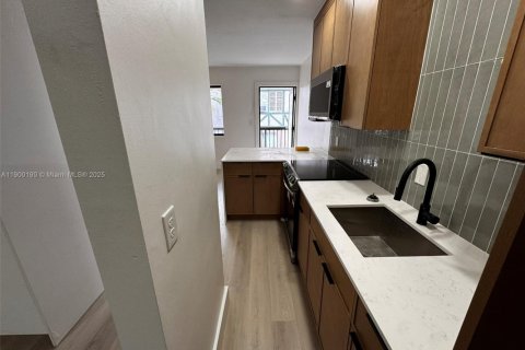 Apartment in Coral Gables, Florida 1 bedroom № 1952676 - photo 2