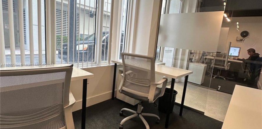 Oficina en Coral Gables, Florida № 1183544