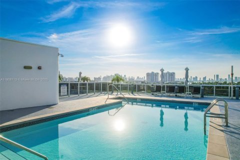 Condo in Miami Beach, Florida, 2 bedrooms  № 2244261 - photo 22