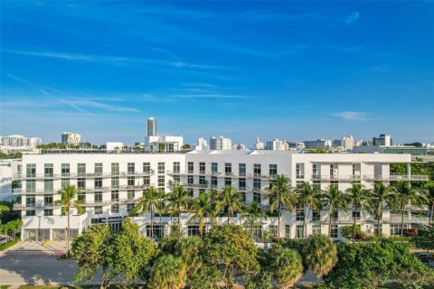 Condo in Miami Beach, Florida, 2 bedrooms  № 2244261