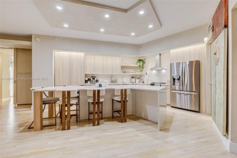 Condo in Miami Beach, Florida, 2 bedrooms  № 2244261 - photo 8
