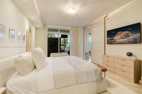 Condo in Miami Beach, Florida, 2 bedrooms  № 2244261 - photo 16