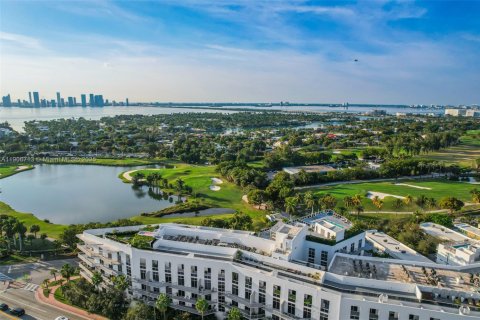 Condo in Miami Beach, Florida, 2 bedrooms  № 2244261 - photo 24