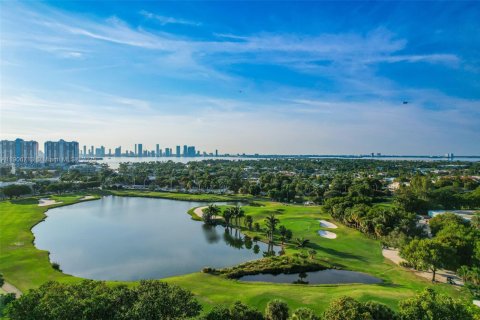 Condo in Miami Beach, Florida, 2 bedrooms  № 2244261 - photo 25