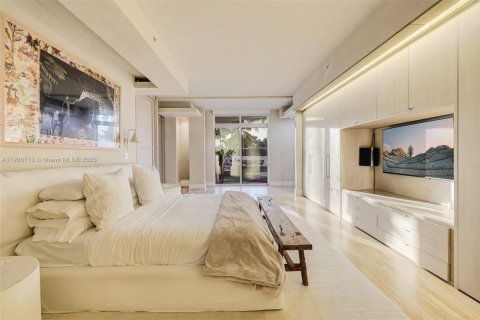 Condo in Miami Beach, Florida, 2 bedrooms  № 2244261 - photo 12