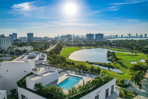 Condo in Miami Beach, Florida, 2 bedrooms  № 2244261 - photo 23