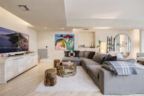Condo in Miami Beach, Florida, 2 bedrooms  № 2244261 - photo 4