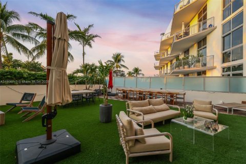 Condo in Miami Beach, Florida, 2 bedrooms  № 2244261 - photo 20