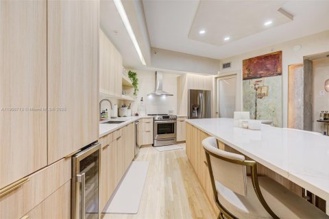 Condo in Miami Beach, Florida, 2 bedrooms  № 2244261 - photo 9