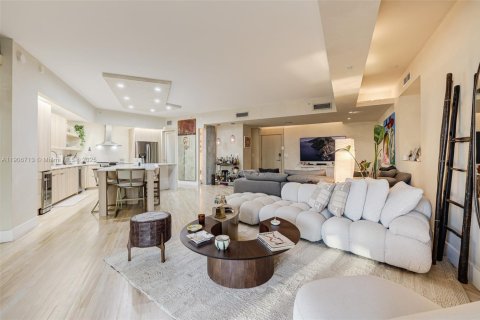 Condo in Miami Beach, Florida, 2 bedrooms  № 2244261 - photo 6