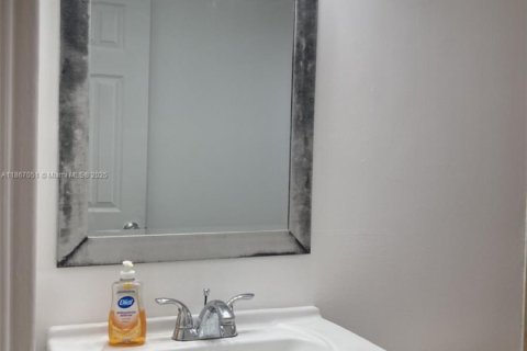 Apartment in Miami Beach, Florida 2 bedrooms, 257.06 sq.m. № 1896784 - photo 3