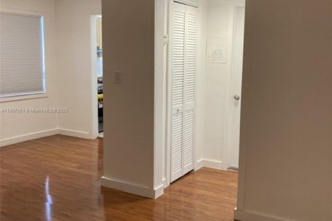 Apartment in Miami Beach, Florida 2 bedrooms, 257.06 sq.m. № 1896784 - photo 5