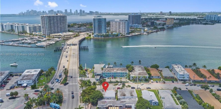 Apartment in Miami Beach, Florida 2 bedrooms, 257.06 sq.m. № 1896784