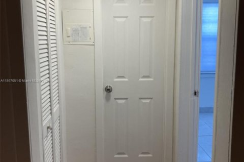 Apartment in Miami Beach, Florida 2 bedrooms, 257.06 sq.m. № 1896784 - photo 29