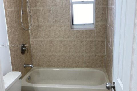 Apartment in Miami Beach, Florida 2 bedrooms, 257.06 sq.m. № 1896784 - photo 4
