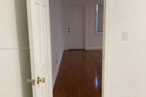 Apartment in Miami Beach, Florida 2 bedrooms, 257.06 sq.m. № 1896784 - photo 13