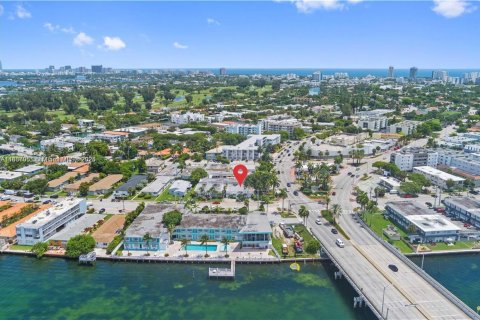 Apartment in Miami Beach, Florida 2 bedrooms, 257.06 sq.m. № 1896784 - photo 15