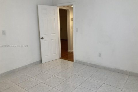Apartment in Miami Beach, Florida 2 bedrooms, 257.06 sq.m. № 1896784 - photo 11