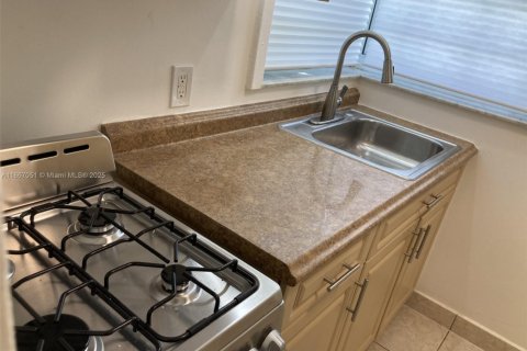 Apartment in Miami Beach, Florida 2 bedrooms, 257.06 sq.m. № 1896784 - photo 22