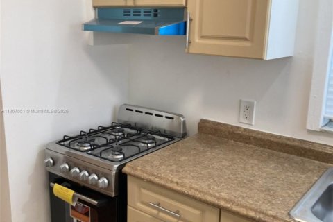 Apartment in Miami Beach, Florida 2 bedrooms, 257.06 sq.m. № 1896784 - photo 25