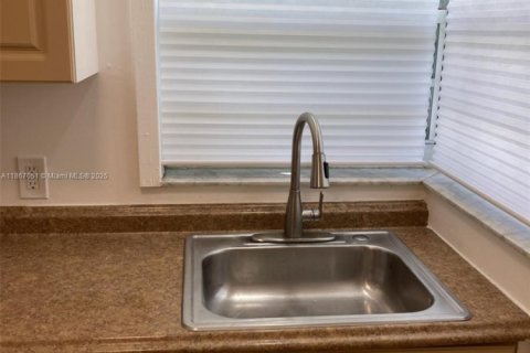 Apartment in Miami Beach, Florida 2 bedrooms, 257.06 sq.m. № 1896784 - photo 23