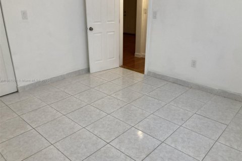 Apartment in Miami Beach, Florida 2 bedrooms, 257.06 sq.m. № 1896784 - photo 7