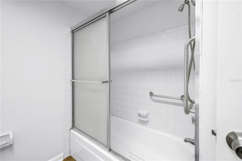 Condo in Saint Petersburg, Florida, 2 bedrooms  № 2155685 - photo 12