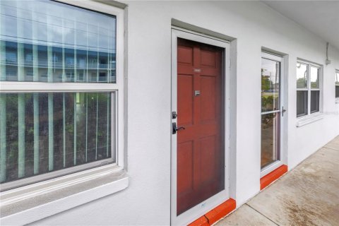 Condo in Saint Petersburg, Florida, 2 bedrooms  № 2155685 - photo 3