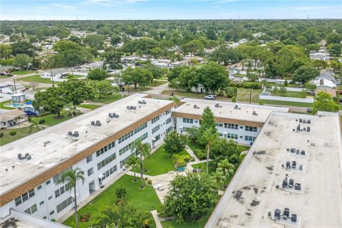 Condo in Saint Petersburg, Florida, 2 bedrooms  № 2155685 - photo 29
