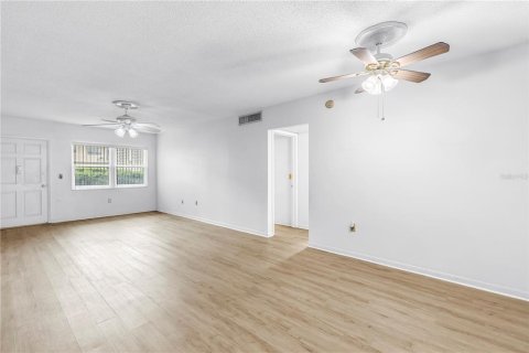 Condo in Saint Petersburg, Florida, 2 bedrooms  № 2155685 - photo 6