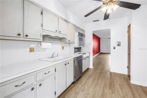 Condo in Saint Petersburg, Florida, 2 bedrooms  № 2155685 - photo 22