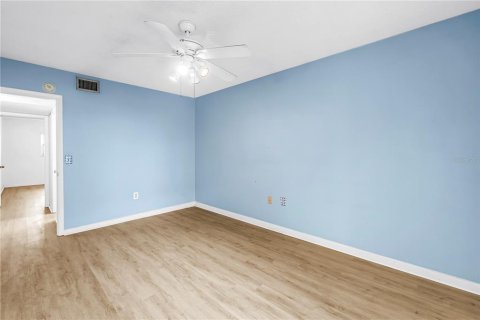 Condo in Saint Petersburg, Florida, 2 bedrooms  № 2155685 - photo 13