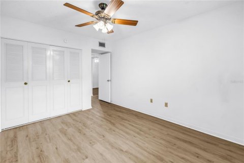 Condo in Saint Petersburg, Florida, 2 bedrooms  № 2155685 - photo 9